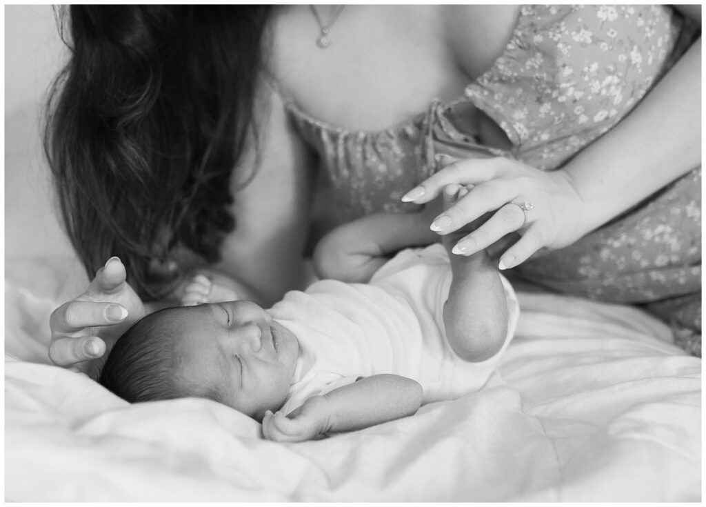 Newborn and Mom Lifestyle Photography Session Maria cordova photography